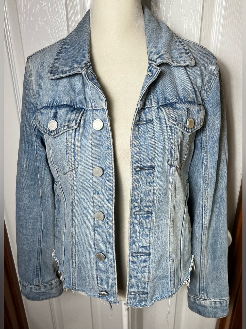 (READ)Blank NYC Denim Jacket Jean Jacket Cropped Distressed Light Blue Women’s S